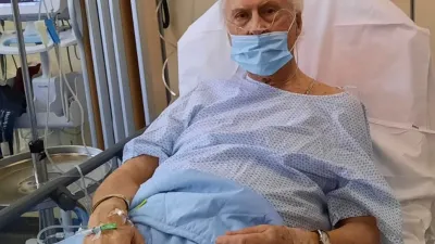 Pino Solanas informó que está internado con coronavirus en París