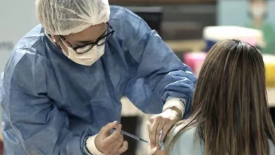 El Gobierno busca aplicar durante agosto un total de siete millones de segundas dosis.