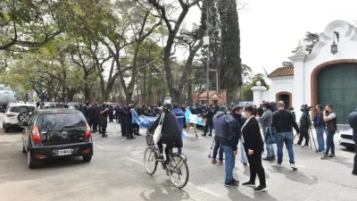 Diputados radicales califican de "inaceptable" a la protesta policial en Olivos