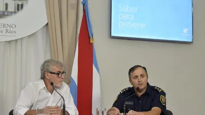 El secretario de Políticas Sanitarias y Bienestar del Ministerio de Salud, Guillermo Zanuttini y el jefe de la Policía Departamental de Parará, Raúl Menescardi, se refirieron a las acciones tomadas por el gobierno para que se cumpla el aislamiento.