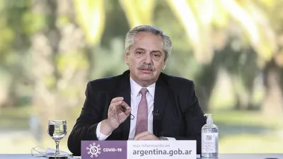 El Presidente presentó un plan de obras públicas para cinco provincias y puso en marcha el nuevo Procrear.