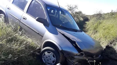 Un auto despistó en ruta 5 y la conductora terminó con graves lesiones