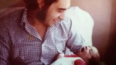 Raúl Laguzzi junto a su pequeño hijo Pablo. 