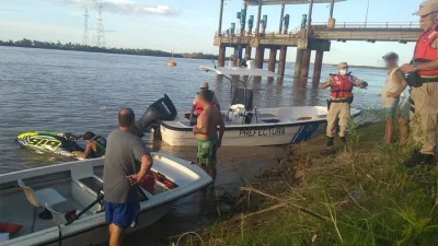 Navegaban a bordo de una embarcación que dio vuelta campana.