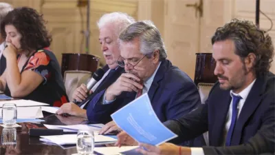 El Presidente Alberto Fernández monitorea constantemente con su gabinete y un comité de expertos la situación por el coronavirus.