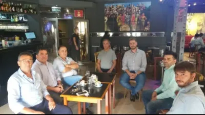 Lacoste con Roy Cortina y otros