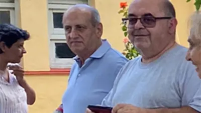  Domingo Daniel Rossi con rostro preocupado en las elecciones internas del PJ en su ciudad.