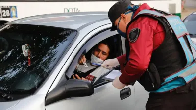 Desde el lunes, a partir de la cuarentena obligatoria, los esenciales deberán renovar el permiso de circulación.