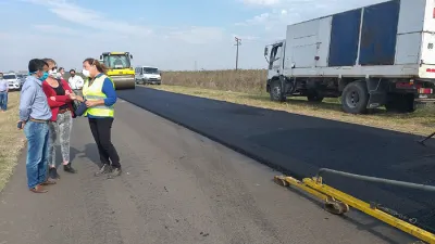 Autoridades de Vialidad supervisaron los avances de la obra de pavimentación de la Ruta Provincial N° 51 en el Departamento Gualeguaychú.