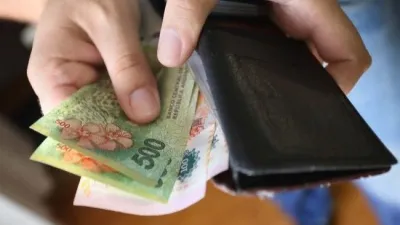 Los salarios subieron 2,3% en junio, y quedaron debajo de la inflación por tercer mes