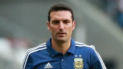 “No le cerramos la puerta a Di María ni a nadie”, expresó Scaloni