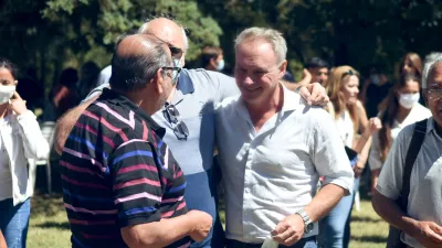 Darío Schneider con otros