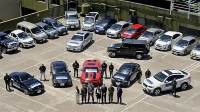 Lujos. Una Ferrari, autos de colección y de alta gama que pertenecieron al clan Loza fueron decomisados y están en poder del Estado. La mansión y un departamento del capo narco Esteban Alvarado fueron rematados, pero nadie quiso comprarlos.