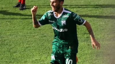 Ferro renovó el contrato del entrerriano Renzo Tesuri y 11 jugadores más hasta fin de año