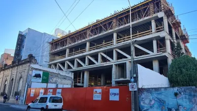 El nuevo edificio anexo de Tribunales de Paraná que se está construyendo se ubica sobre calle Santa Fe.