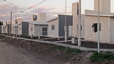 Las viviendas se construyen en Seguí (28), Caseros (16), Federal (16) y en El Pingo (5).