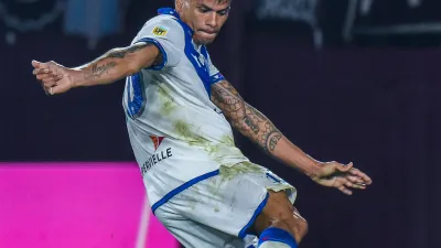 Fútbol: el entrerriano Walter Bou le dio a Vélez un triunfo clave frente a Lanús