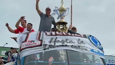 Mariano Werner fue recibido por sus fanáticos para celebrar su tercer título del TC