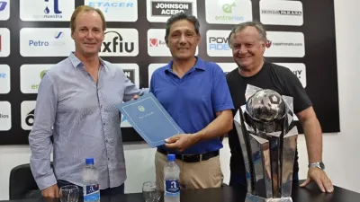 Bordet visitó las instalaciones de Patronato, recorrió obras y entregó un aporte económico