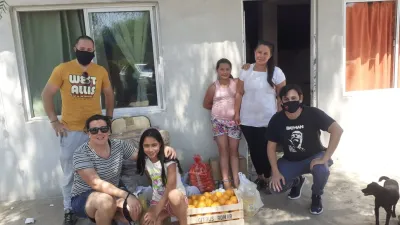 Un grupo de egresados convirtió su cena aniversario en ayuda solidaria