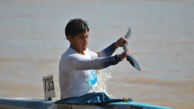 “Estoy juntando dinero para cumplir mi sueño”, contó el palista Valentino Albarracín