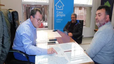 Bisogni repasó con dirigentes de Uocra la política habitacional