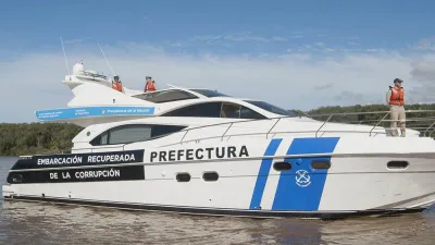 El lujoso yate de Jaime, hoy de domino de la Prefectura Naval Argentina.