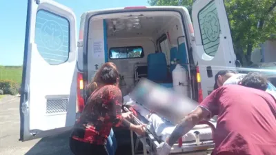 Se dio intervención al médico policial quien informó que padeció “lesiones graves”.