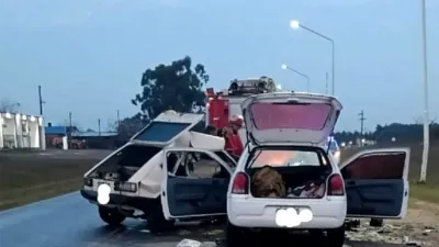 El accidente de tránsito se produjo en la ruta de acceso a la ciudad de Federación. Estuvieron involucrados un VW Gol Volkswagen y un Fiat Spacio 147.