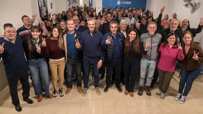 Guillermo Michel y Adán Bahl, acompañados por los referentes del peronismo de Gualeguaychú protagonizaron un encuentro en la sede del PJ.