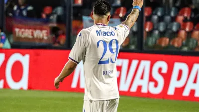 Ignacio Russo celebra después de la anotación de su gol.