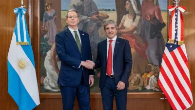 Imagen de archivo de Scott Bessent y Luis Caputo.