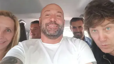 Diego Spagnuolo, con los hermanos Milei y Martín Menem, durante la campaña de 2023.